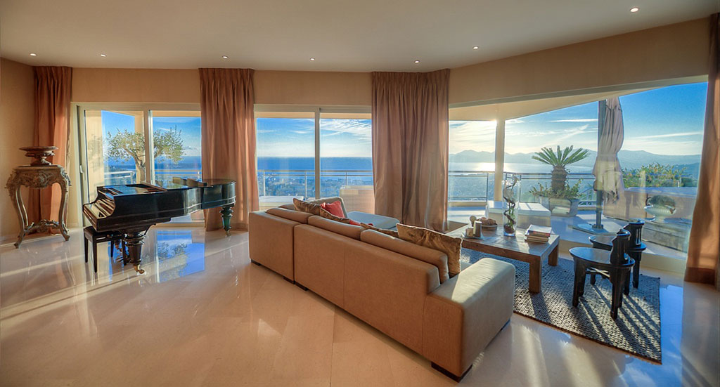 Super Cannes, Cannes